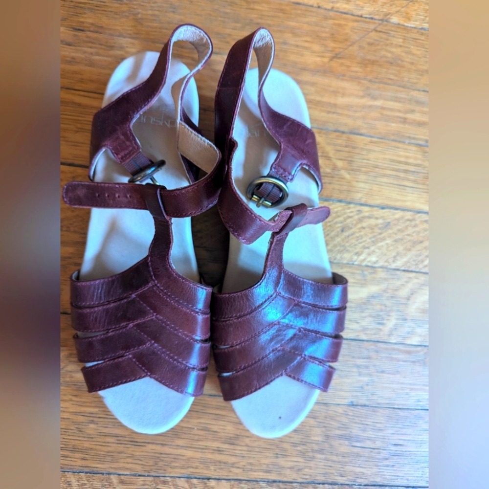 NWOT 8.5 Dansko Leather Sandals